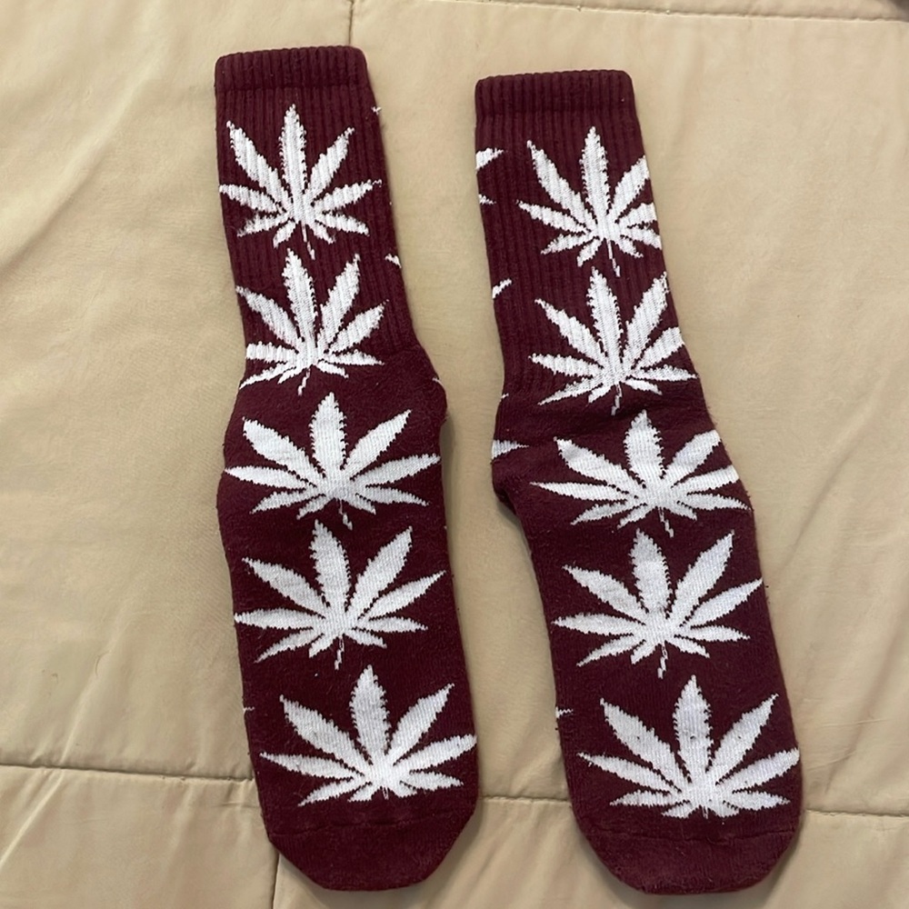 HUF maroon socks